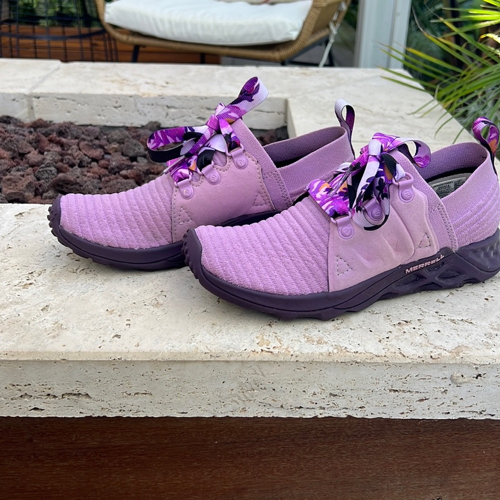 Light fabric sneakers